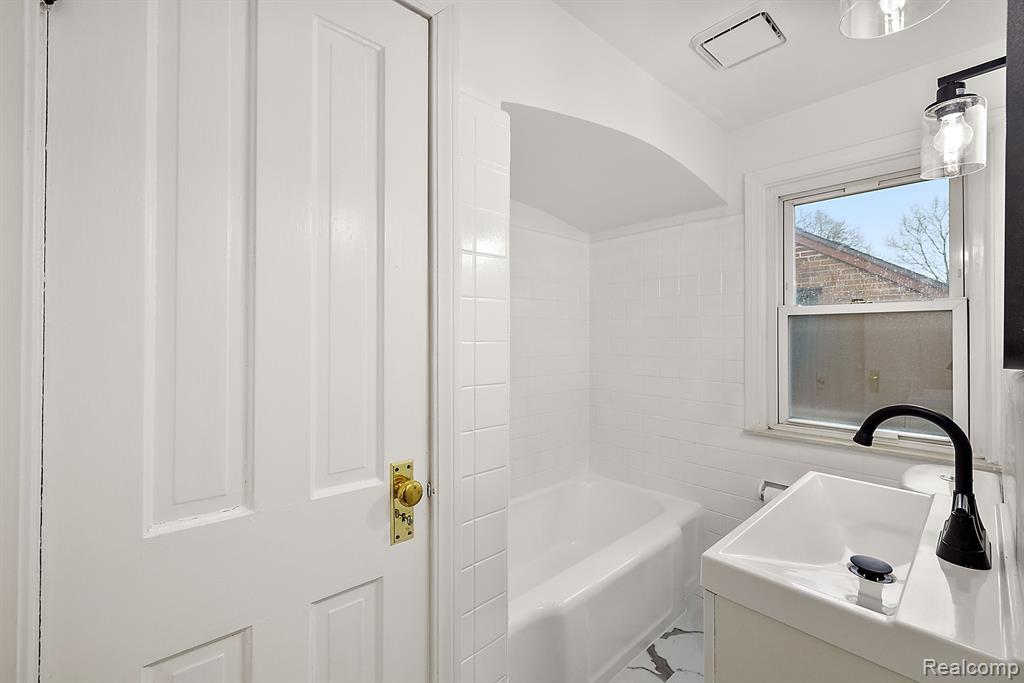 925 N MELBORN Street, Dearborn, MI 48128 — Photo 20