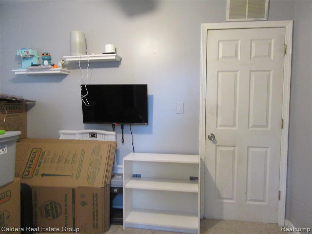 933 E Dallas Avenue, Madison Heights, MI 48071 — Photo 14