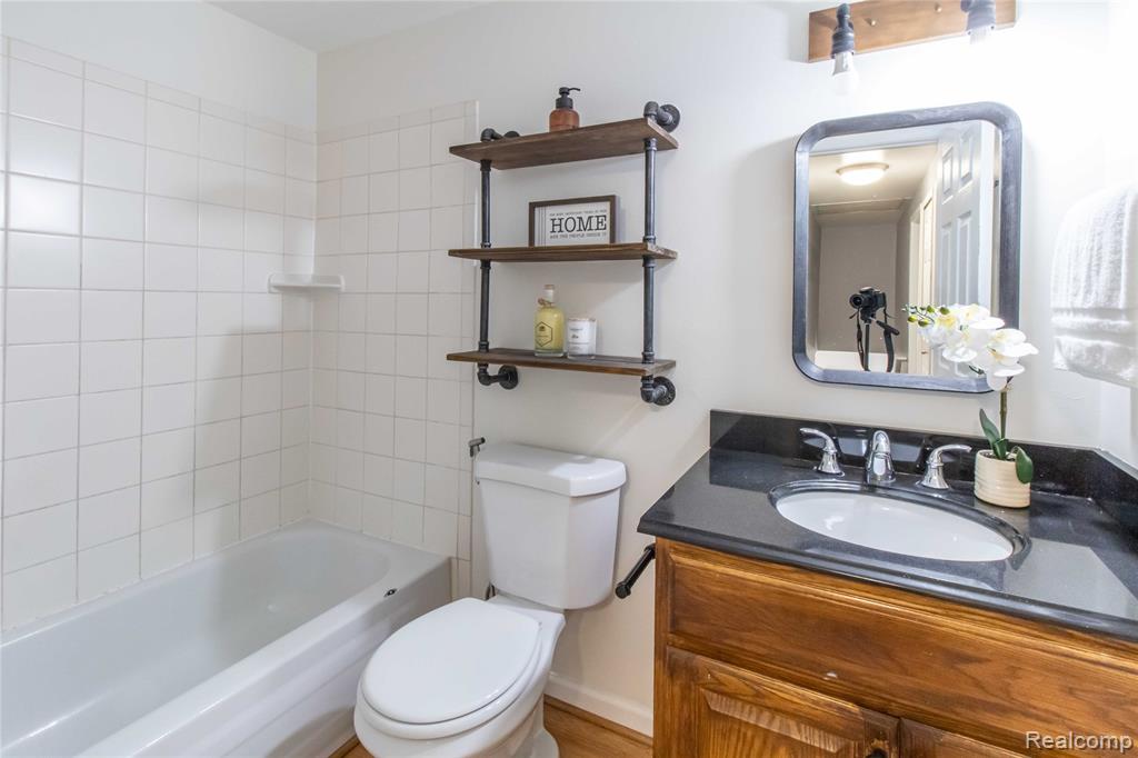 41870 Winter Court, Canton, MI 48187 — Photo 40