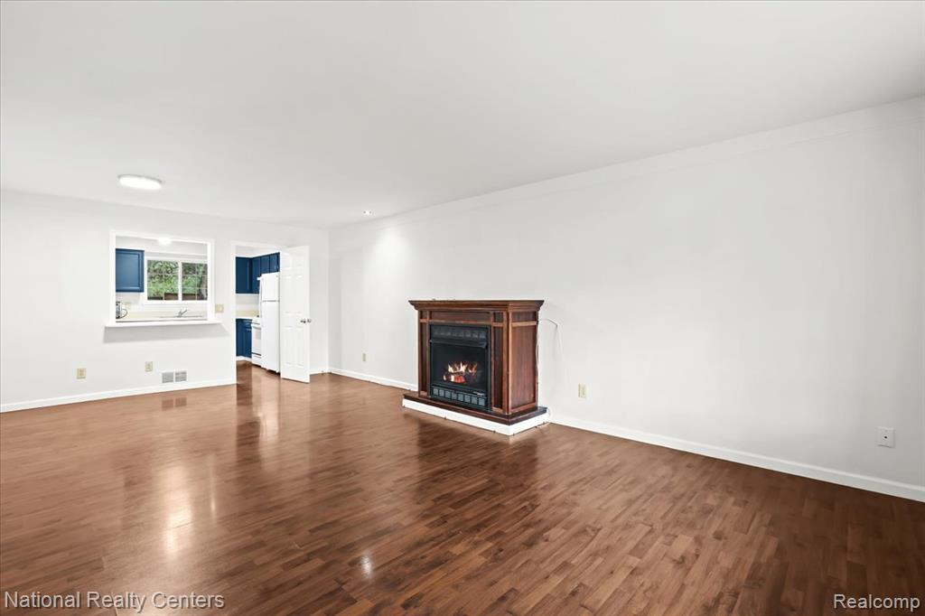 445 Fox Hills Drive N, 81, Bloomfield, MI 48304 — Photo 6