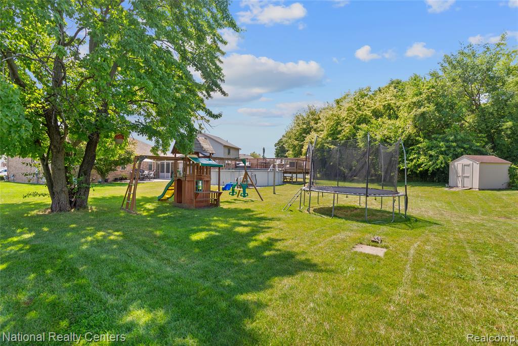 50049 Dove Lane, Chesterfield, MI — Photo 17