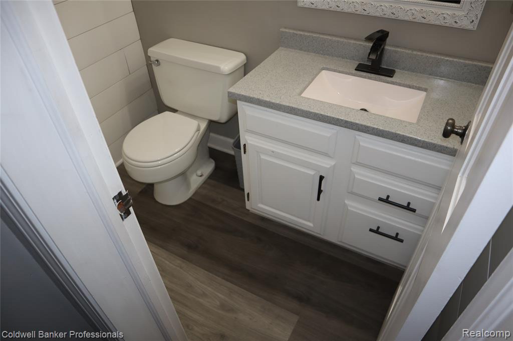 5435 S Sycamore Drive, Burton, MI 48509 — Photo 18