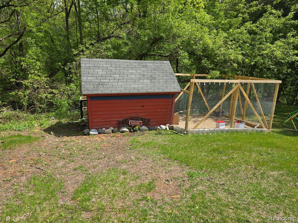 300 W LACKIE Court, Sanford, MI 48657 — Photo 4