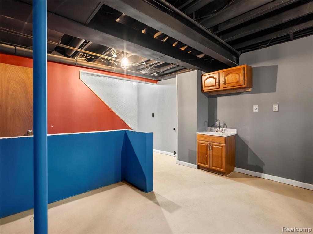 9026 E Bluewater Drive, Clarkston, MI 48348 — Photo 18