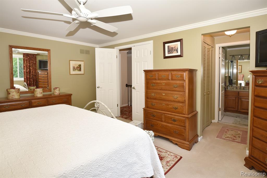 5544 WHITE HALL Circle, West Bloomfield, MI 48323 — Photo 21