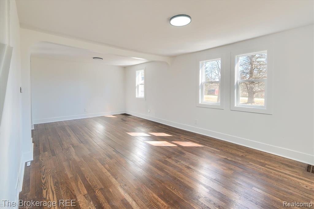 5447 Sitka Street, Burton, MI 48519 — Photo 13