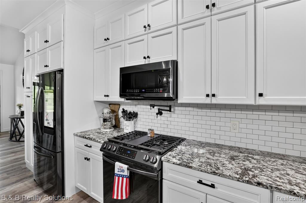 6204 Fish Lake Road, North Branch, MI 48461 — Photo 15