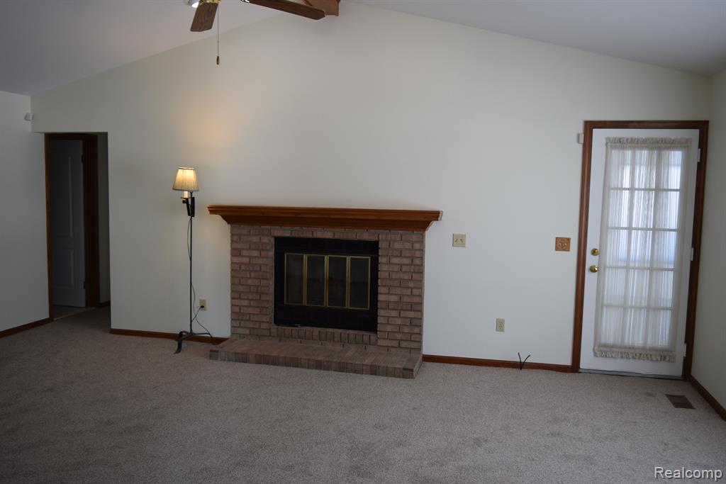 5599 Hickory Circle, Flushing, MI 48433 — Photo 7