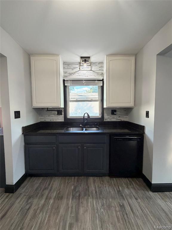 6798 Saline Drive, Waterford, MI 48329 — Photo 12