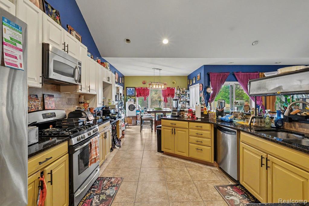 4251 E Maple Avenue, Grand Blanc, MI 48439 — Photo 14