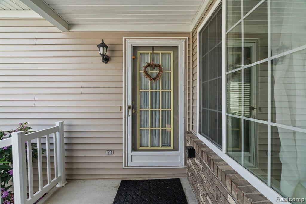 865 CRYSTAL Lane, Marysville, MI 48040 — Photo 12