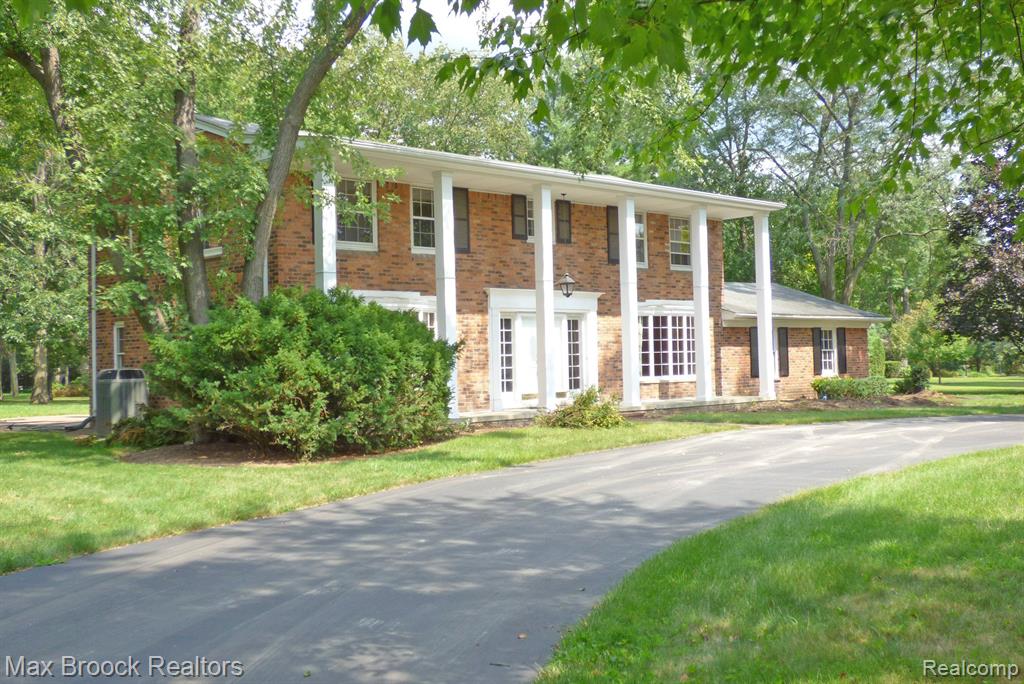 5291 DEEP WOOD Road, Bloomfield Hills, MI 48302 — front exterior