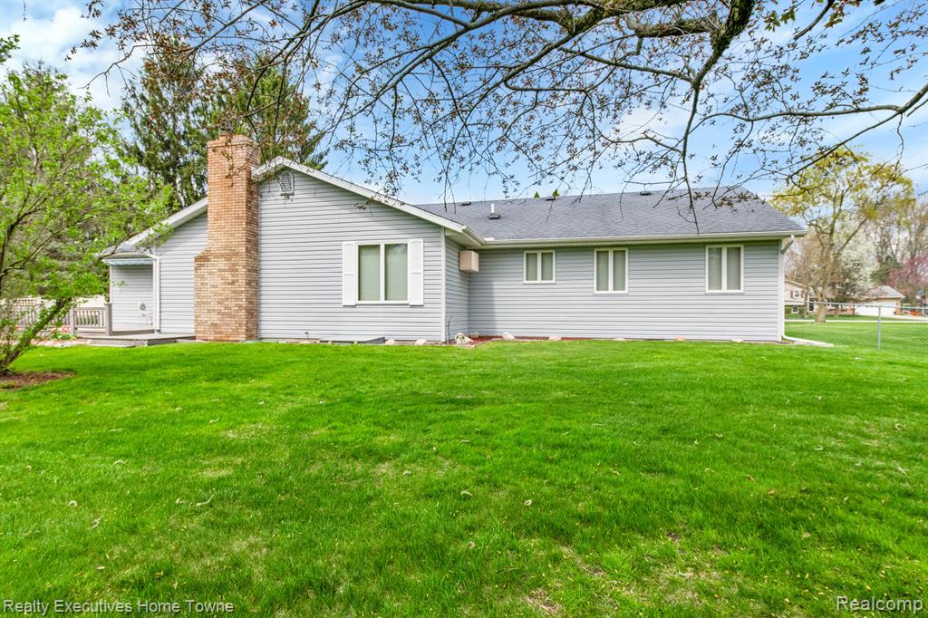 4681 BUCKINGHAM Drive, Port Huron, MI 48060 — Photo 30