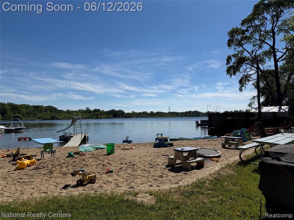2465 Fairbury, Wixom, MI 48393 — Photo 44