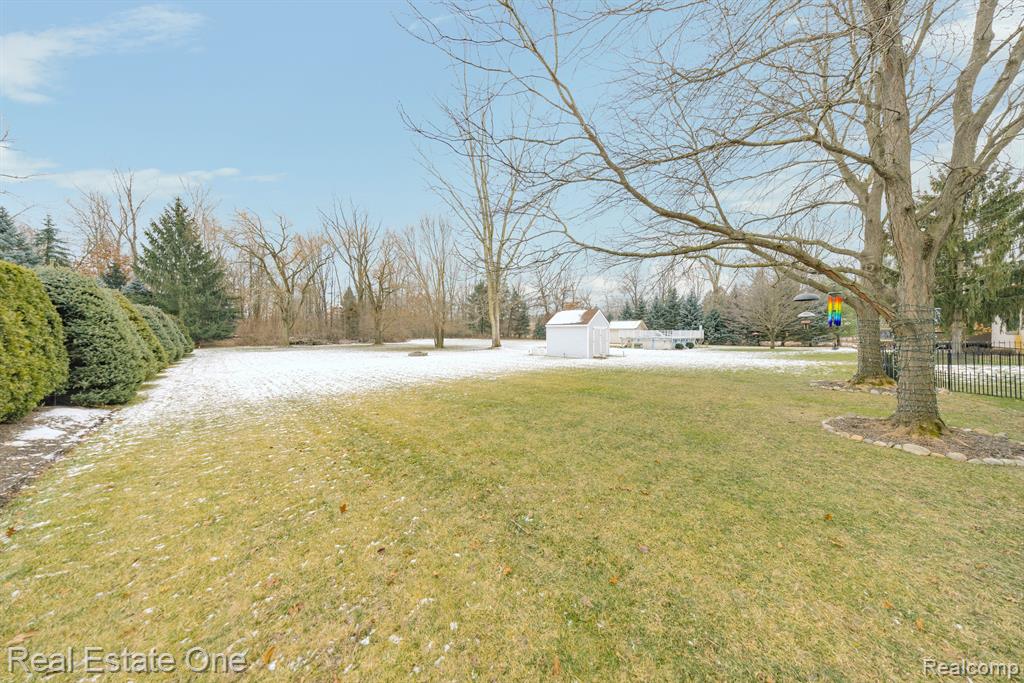 4083 W MAPLE Road, Wixom, MI 48393 — Photo 48