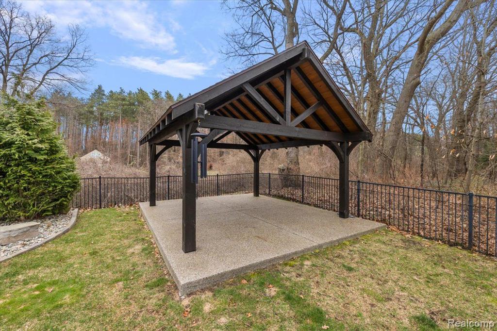 7828 Brookpines Drive, Clarkston, MI 48348 — Photo 6