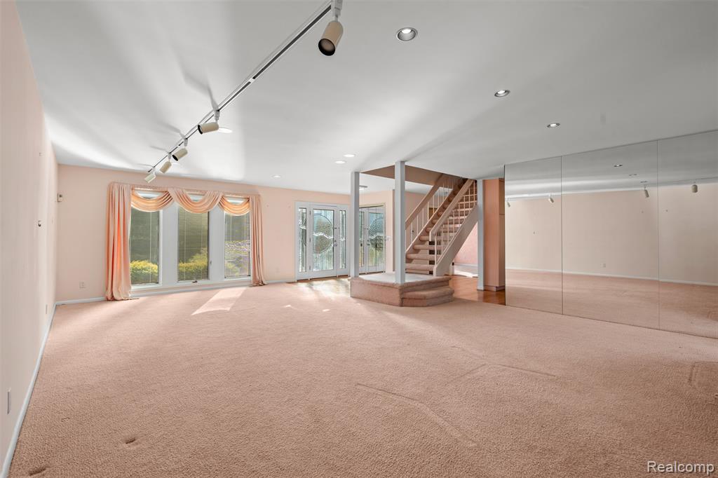 4724 Tara Court, West Bloomfield, MI 48323 — Photo 7