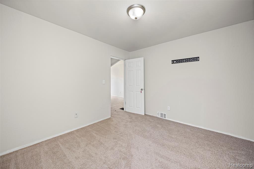 18680 Westphalia, Detroit, MI 48205 — Photo 18
