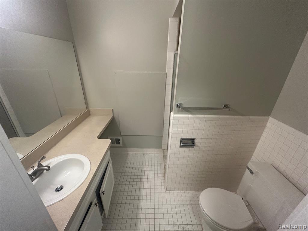 436 S FOX HILLS DR APT 5, Bloomfield Hills, MI 48304 — Photo 20