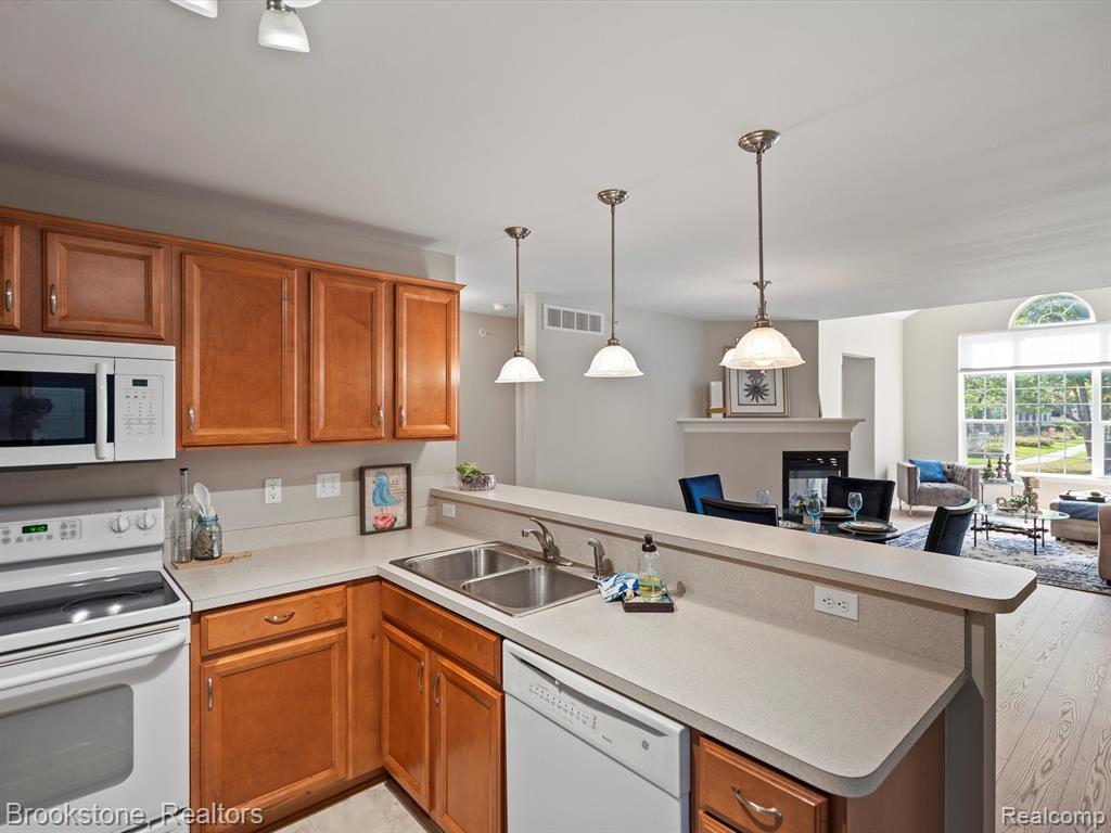 30101 Chantel Drive, Walled Lake, MI 48390 — Photo 10