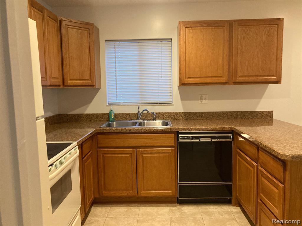 90 PARK ISLAND Drive, Lake Orion, MI 48362 — Photo 20