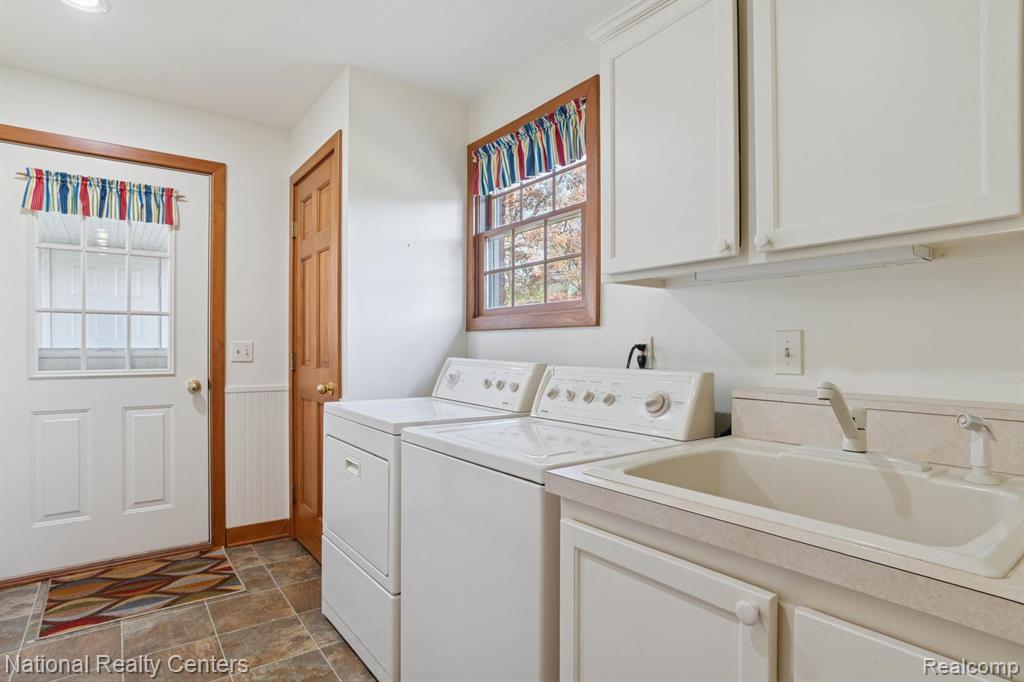 5621 Eastman Boulevard, West Bloomfield, MI 48323 — Photo 45