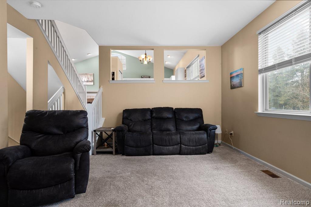 5617 VERSAILLES Avenue, Ann Arbor, MI 48103 — Photo 33