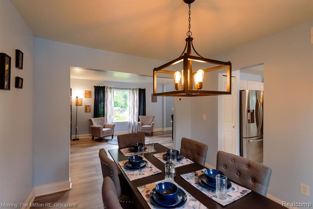 5861 MEADOWGREENE Drive, Waterford, MI 48327 — Photo 8