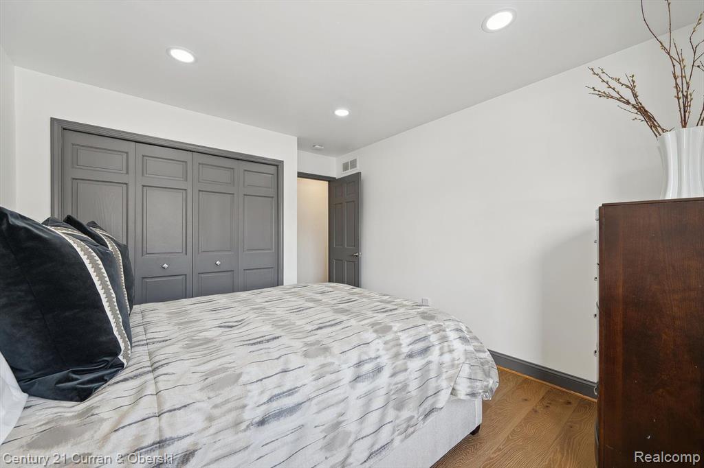 29345 E CHANTICLEER Drive, Southfield, MI 48034 — Photo 19
