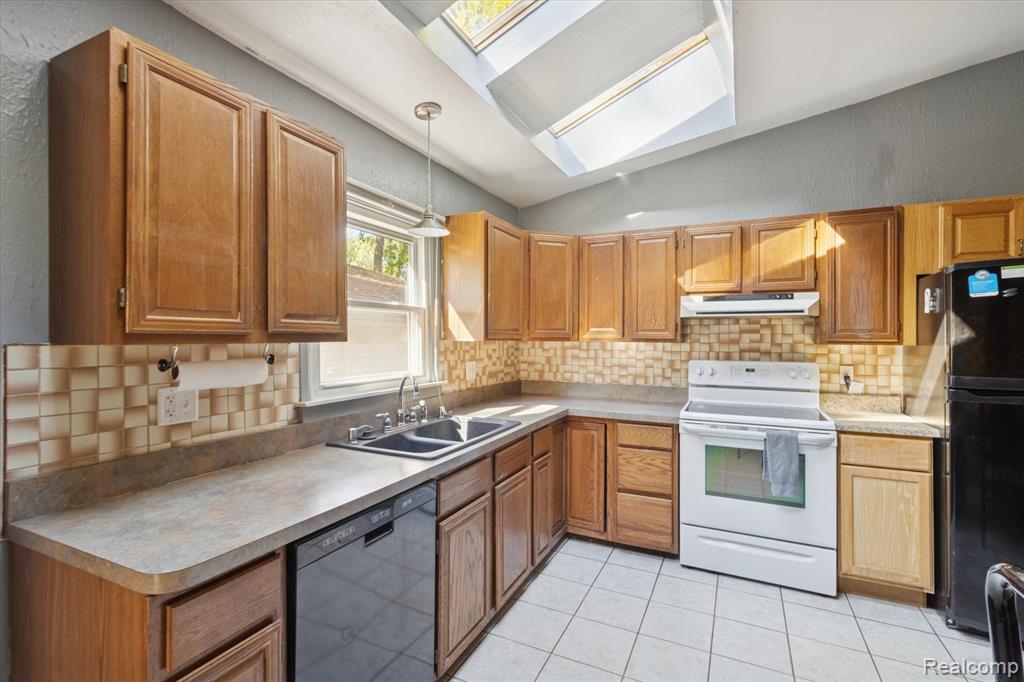 639 N Harvey Street, Westland, MI — Photo 14