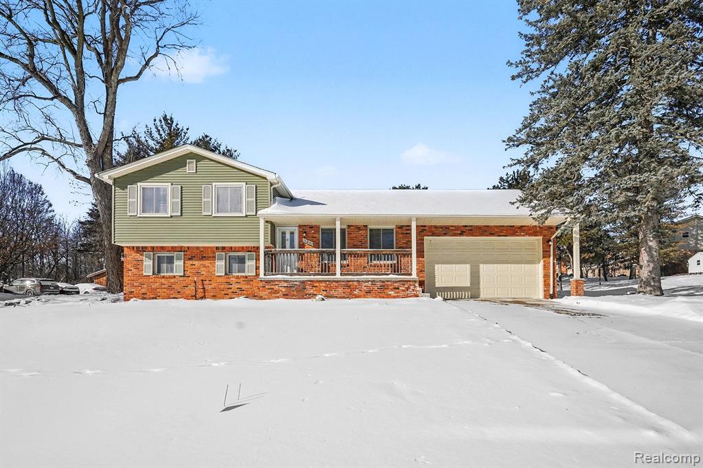 11299 Manchester Drive, Fenton, MI 48430 — front exterior