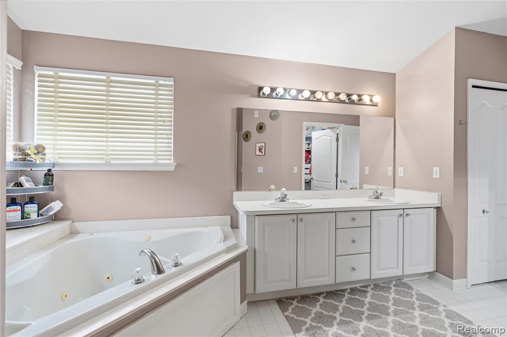 4337 Meadowbrook Court, Grand Blanc, MI 48439 — Photo 45