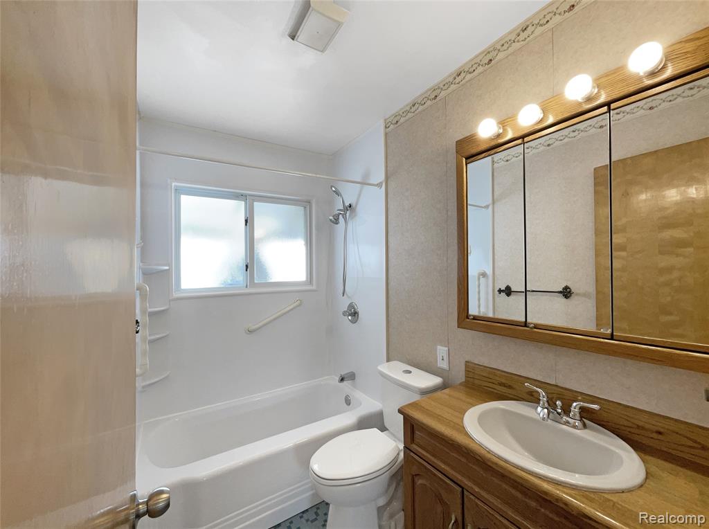 677 BELTON Street, Garden City, MI — Photo 7