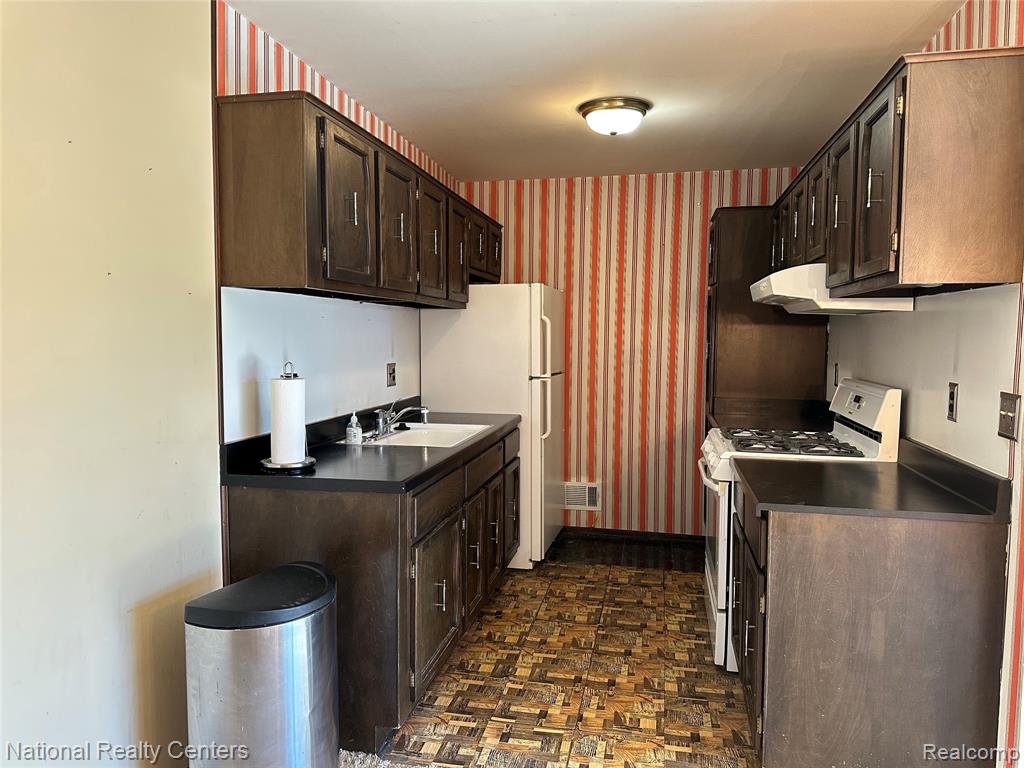 40390 Newport Drive, 60, Plymouth, MI 48170 — Photo 6