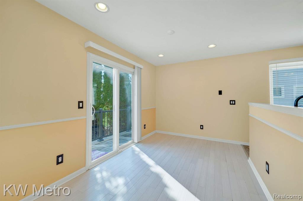 8590 BARRINGTON Drive, Ypsilanti, MI 48198 — Photo 21