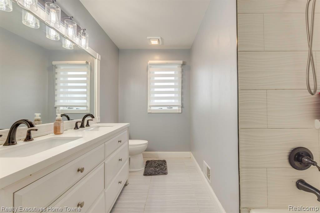 48896 KINGS Drive, Shelby Twp, MI 48315 — Photo 14