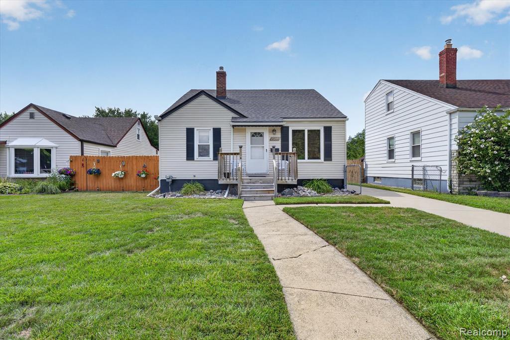 29243 Harding Street, Roseville, MI 48066