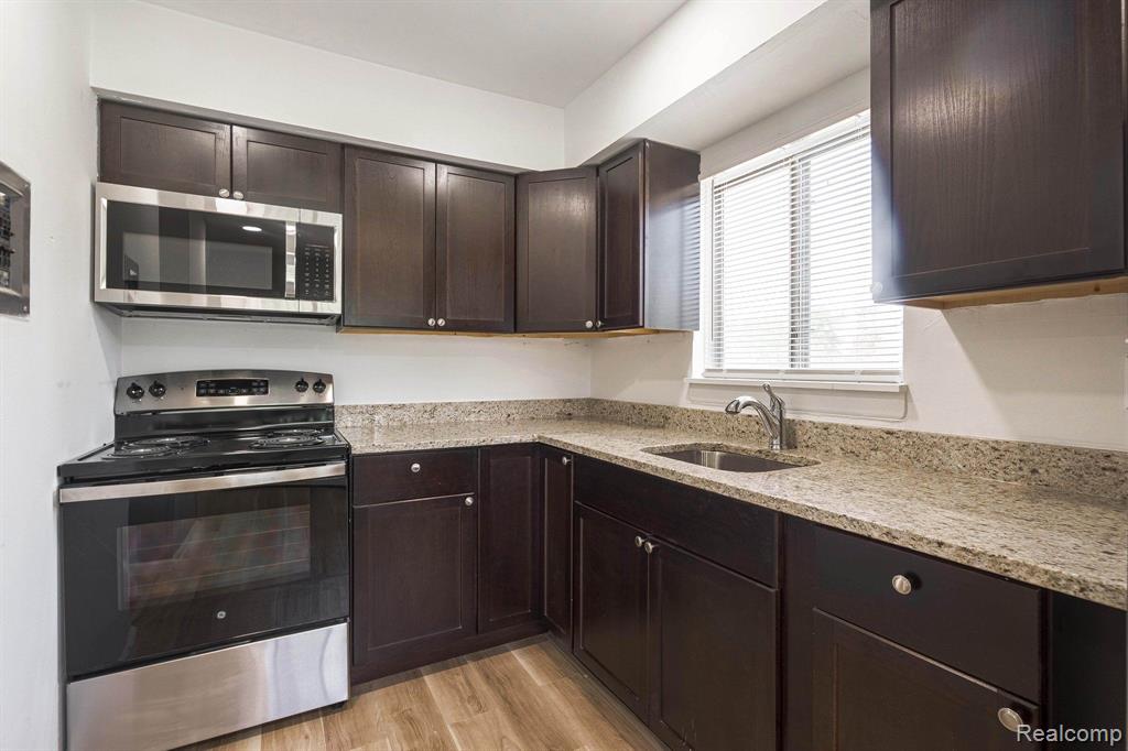 2475 S COMMERCE Road, Wolverine Lake, MI 48390 — Photo 15