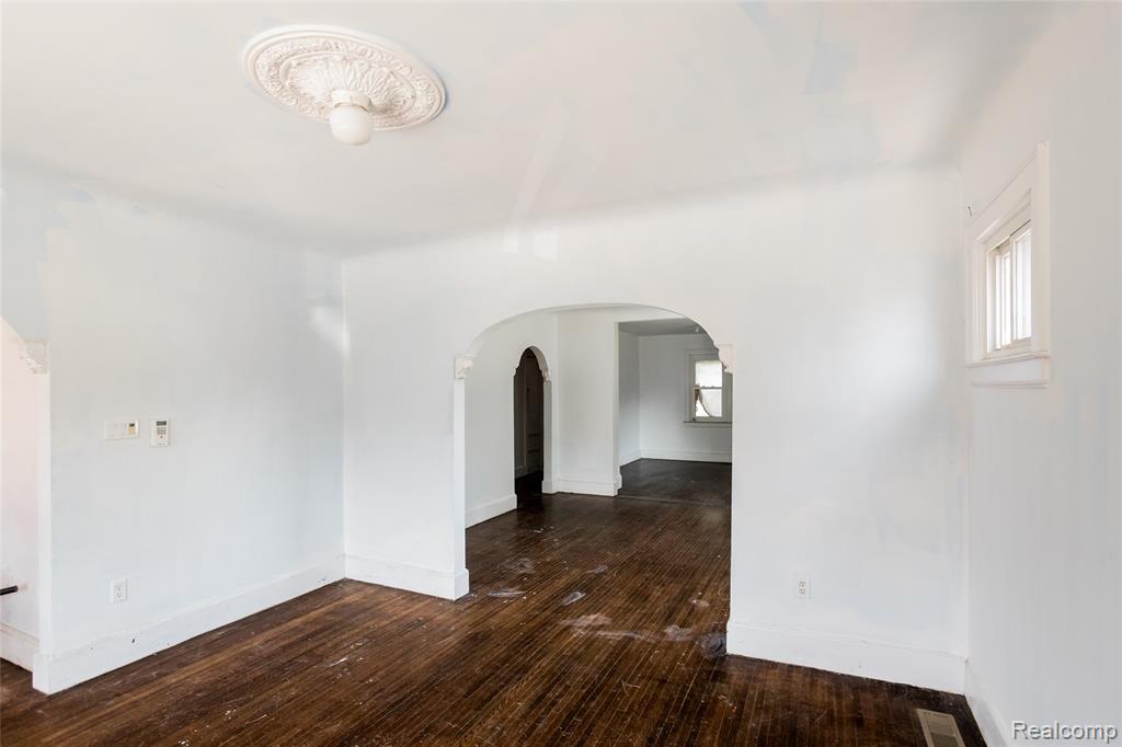 2221 Carpenter Street, Detroit, MI 48212 — Photo 2