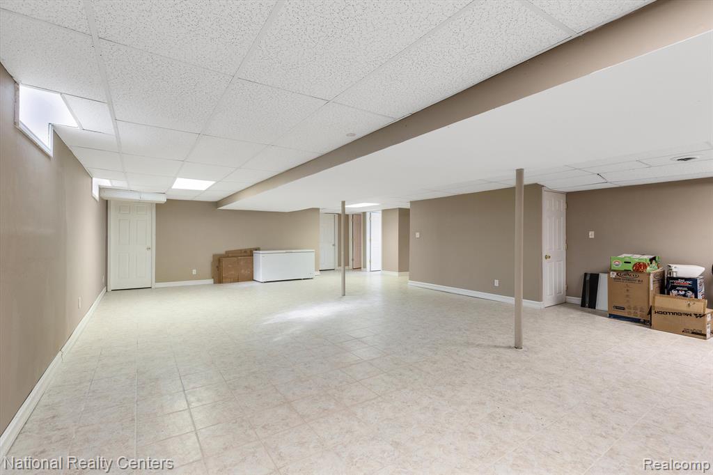 51569 PINEWOOD Drive, Macomb, MI 48042 — Photo 38