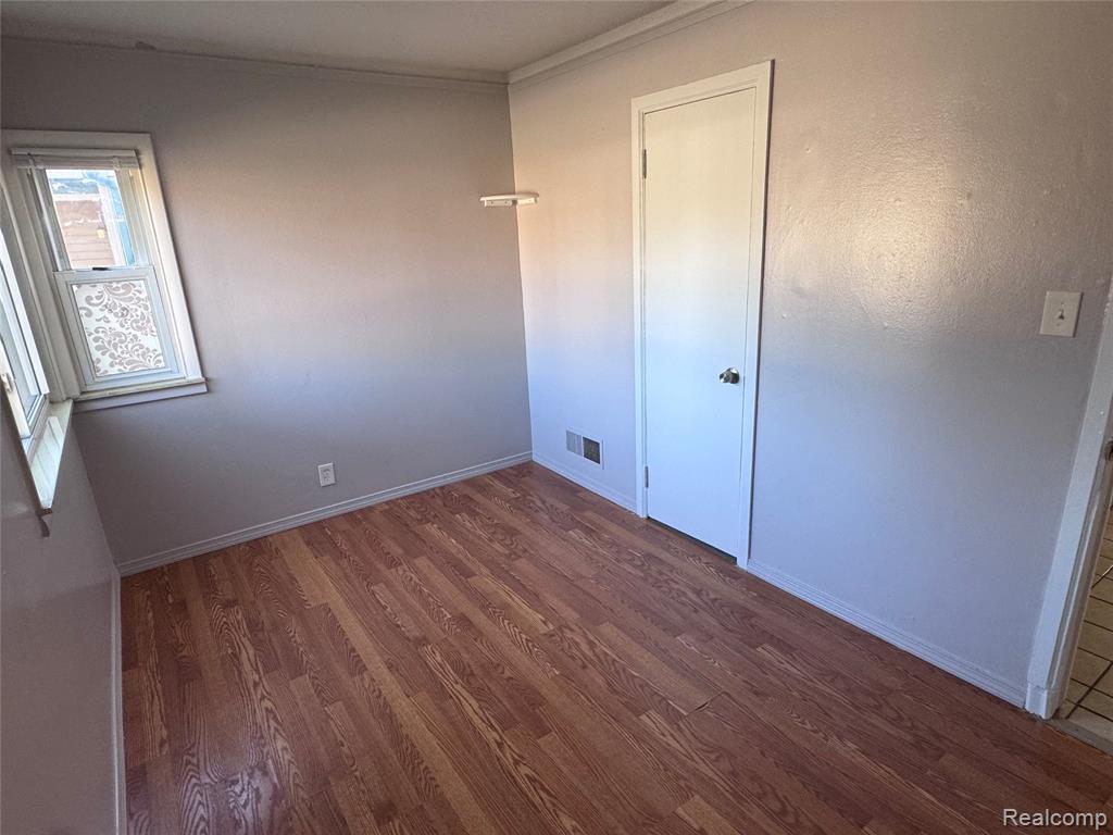 949 W FARNUM Avenue, Madison Heights, MI 48071 — Photo 4