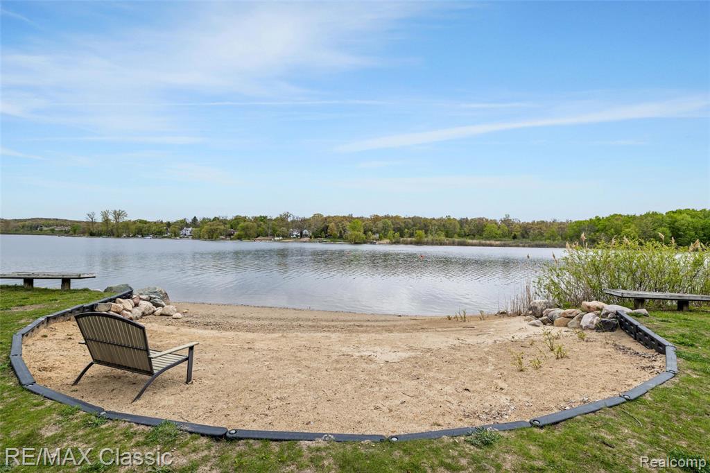 804 Bonita Drive, White Lake, MI 48383 — Photo 45