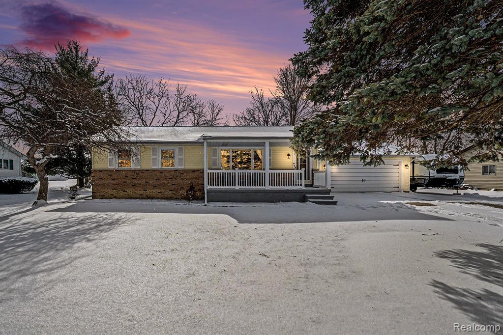 6030 E Hill Road, Grand Blanc, MI 48439 — front exterior