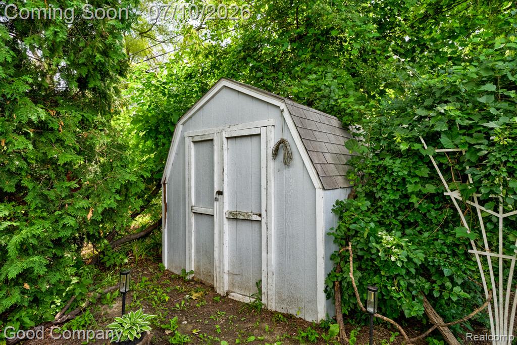 520 E Hudson Avenue, Madison Heights, MI 48071 — Photo 27