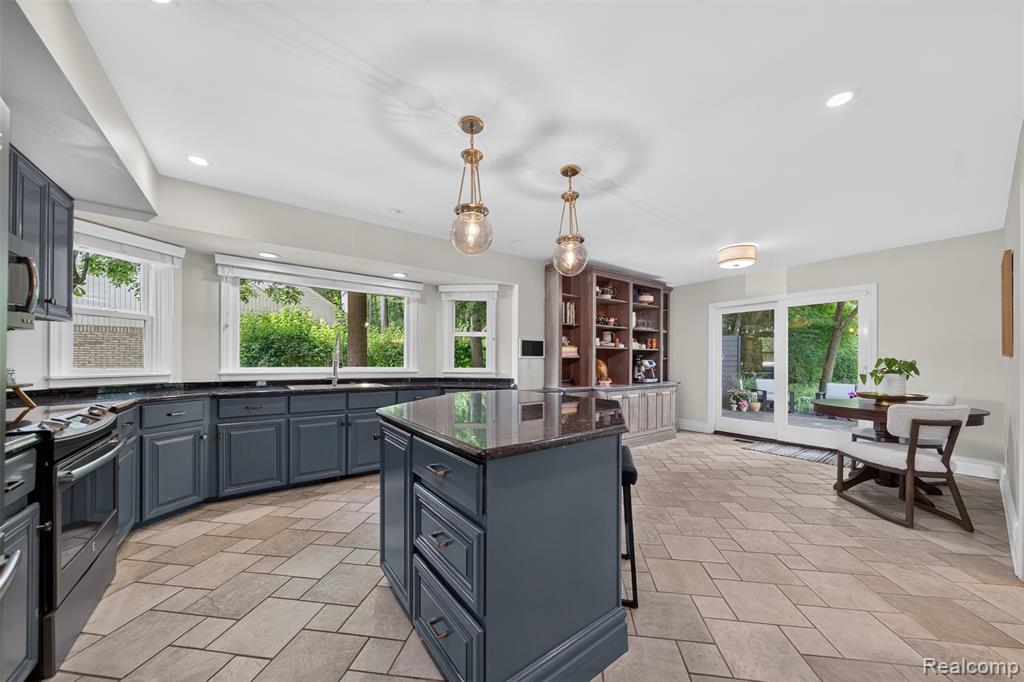 6713 Aurora Drive, Troy, MI 48098 — Photo 42