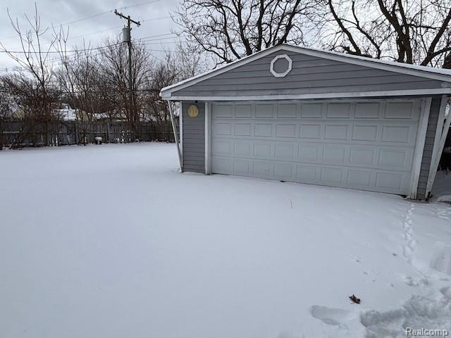 416 E Bernhard Avenue, Hazel Park, MI 48030 — Photo 11