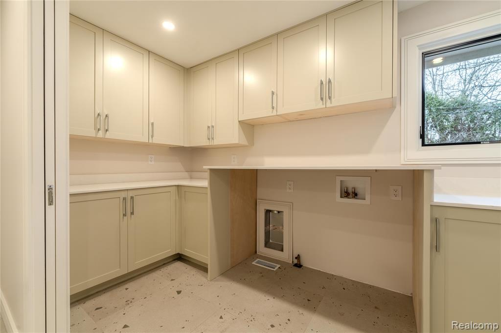7400 Melody Lane, Bloomfield Hills, MI 48301 — Photo 36