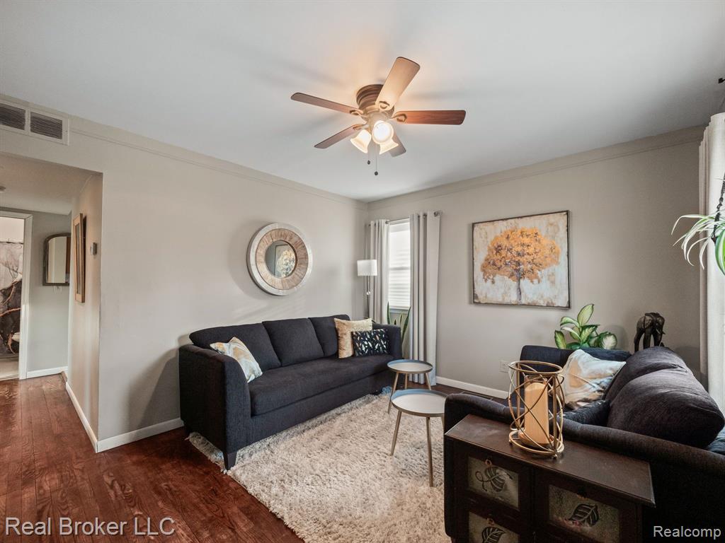 963 E MADGE Avenue, Hazel Park, MI 48030 — Photo 12