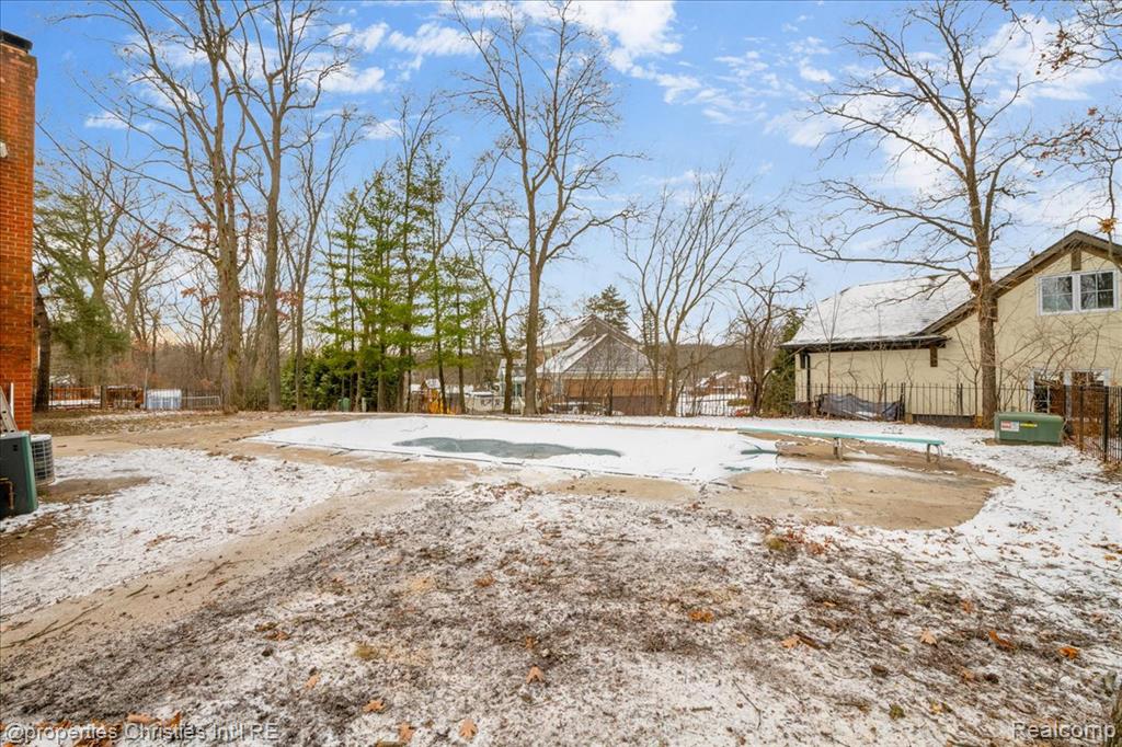 4970 Hardwoods Drive, West Bloomfield, MI 48323 — Photo 38