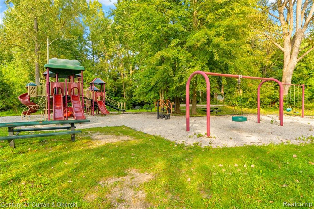 33172 Swallow Drive, Rockwood, MI — Photo 29